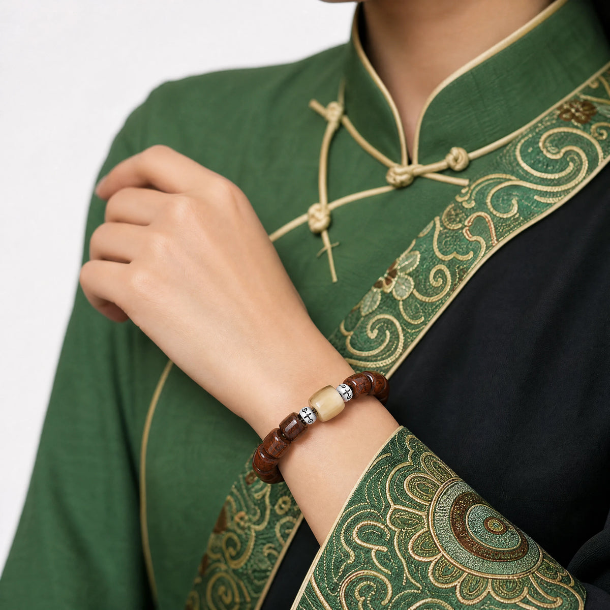yak-bone-talisman-bracelet-model-b-outfit-b-fashion-01