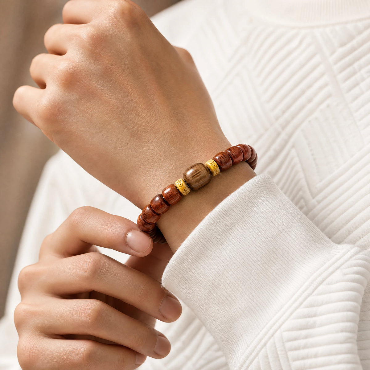 yak-bone-tibetan-horn-bracelet-model-b-outfit-b-fashion-01
