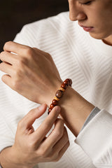 yak-bone-tibetan-horn-bracelet-model-b-outfit-b-fashion-02