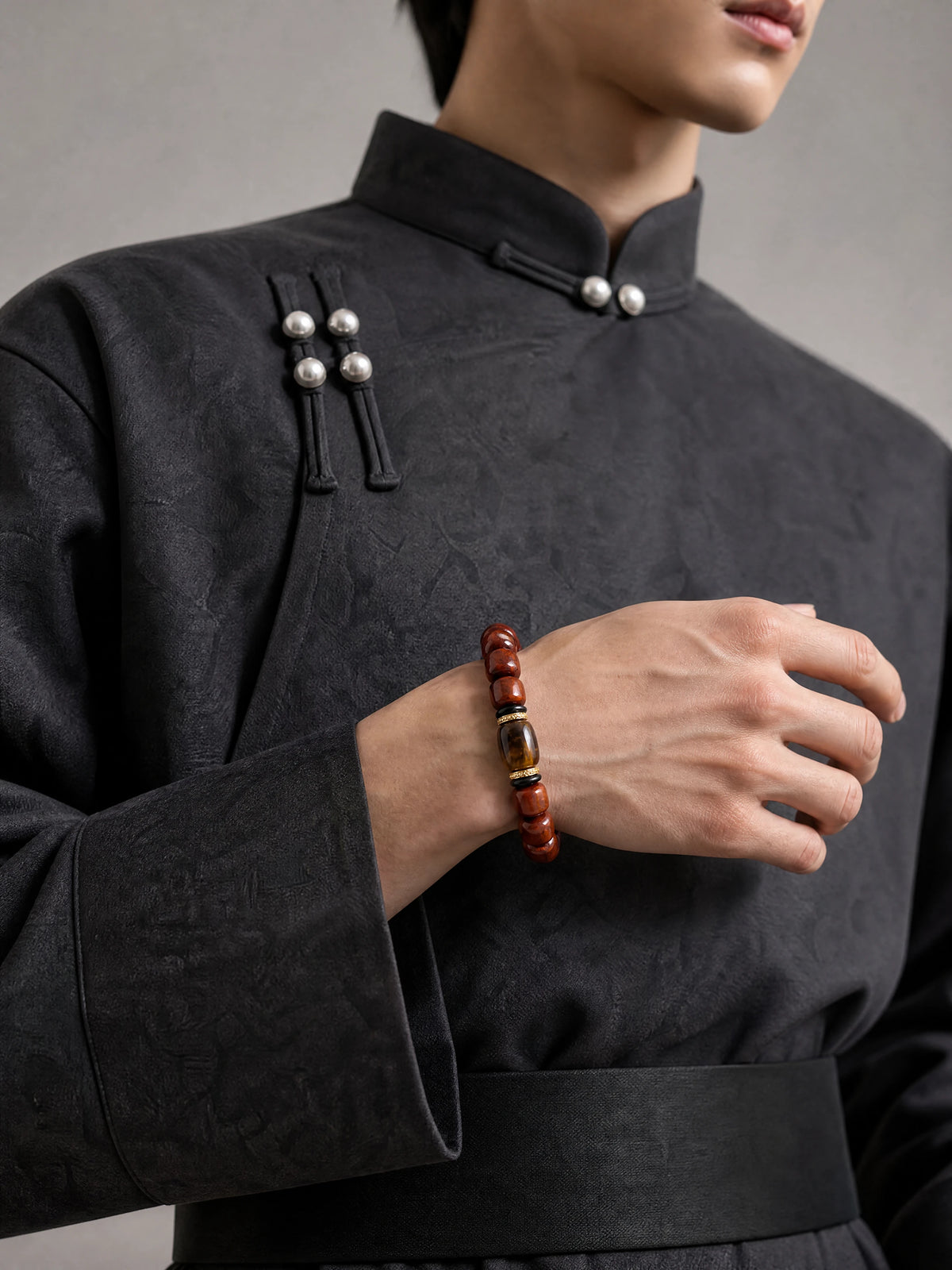 yak-bone-tiger-eye-talisman-bracelet-model-a-outfit-a-fashion-02