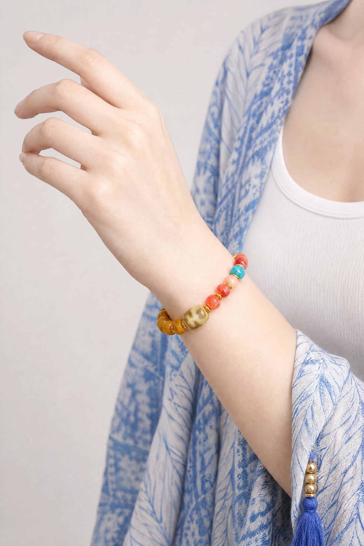 yak-bone-treasure-vase-dzi-bracelet-model-b-outfit-b-fashion-01