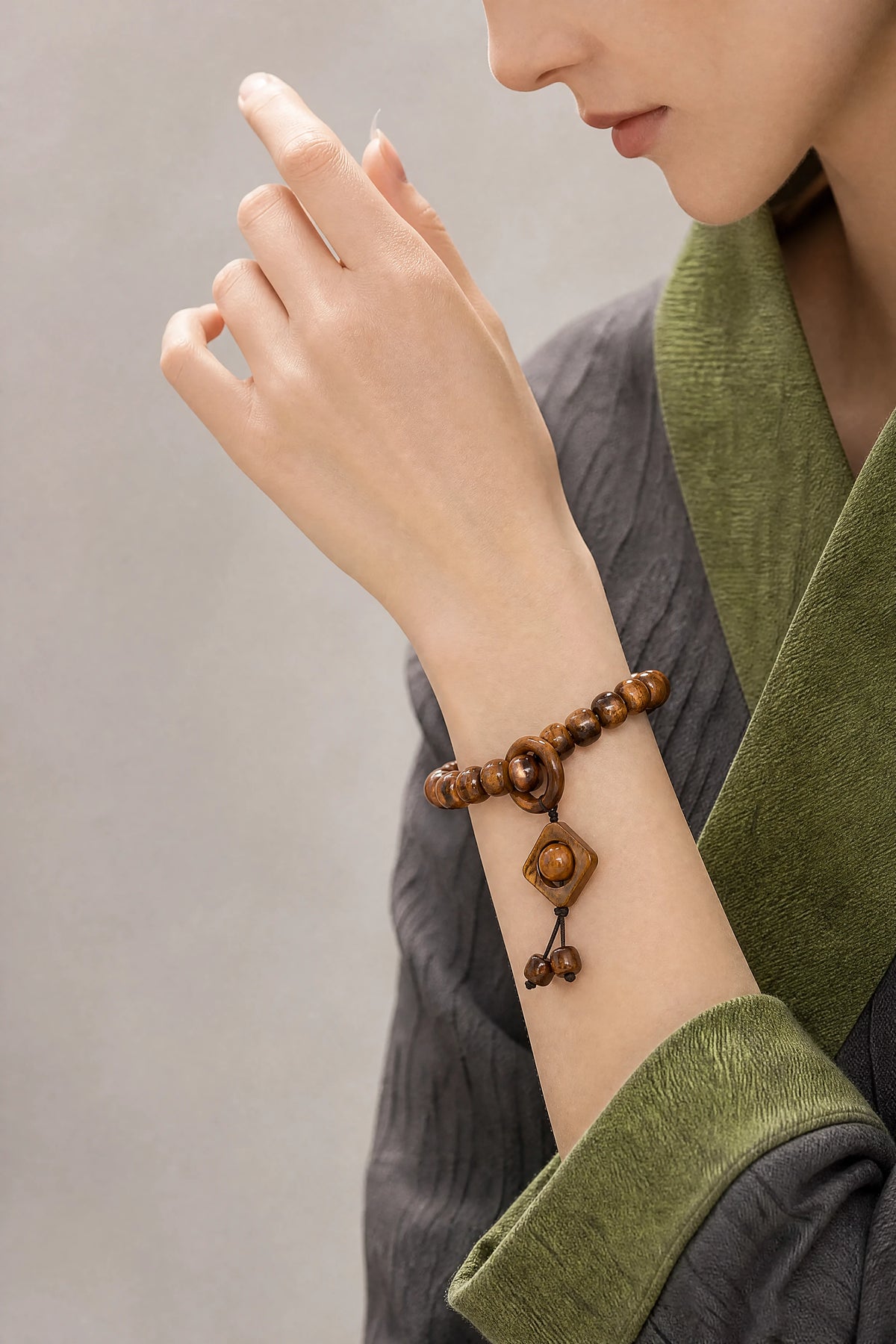 yak-bone-turning-fortune-charm-bracelet-model-b-outfit-b-fashion-01