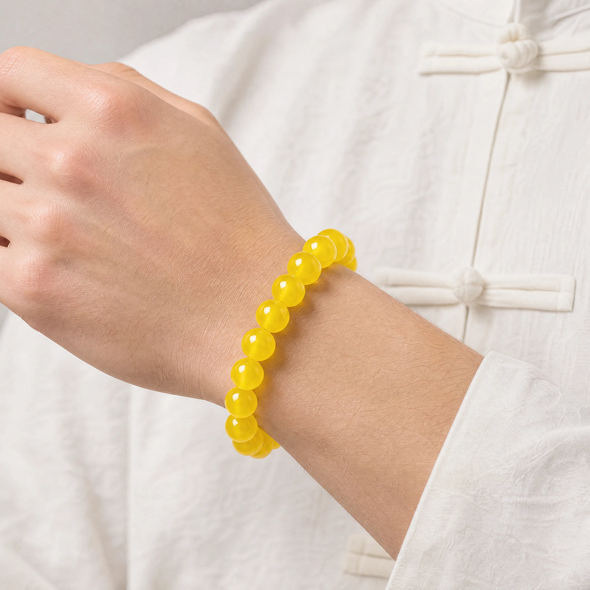 yellow-agate-bracelet-confidence-model-a-outfit-a-closeup-01