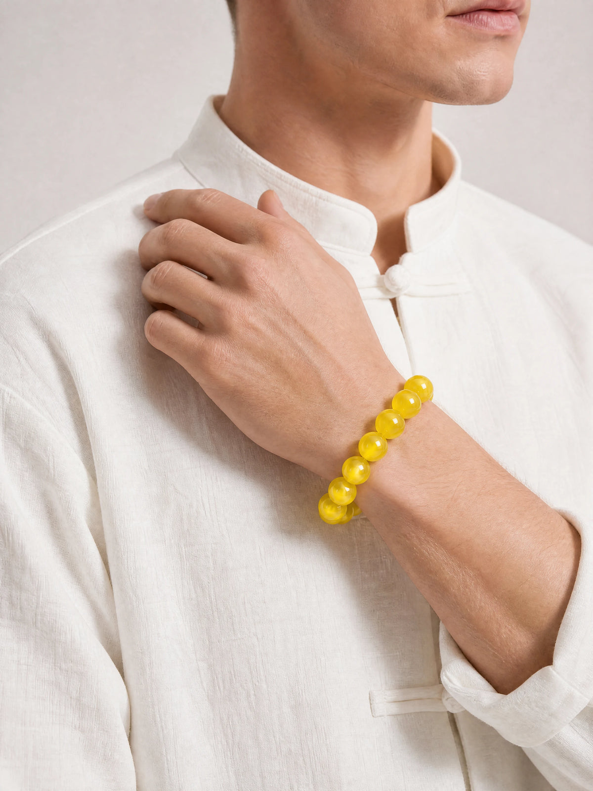 yellow-agate-bracelet-confidence-model-a-outfit-a-fashion-02