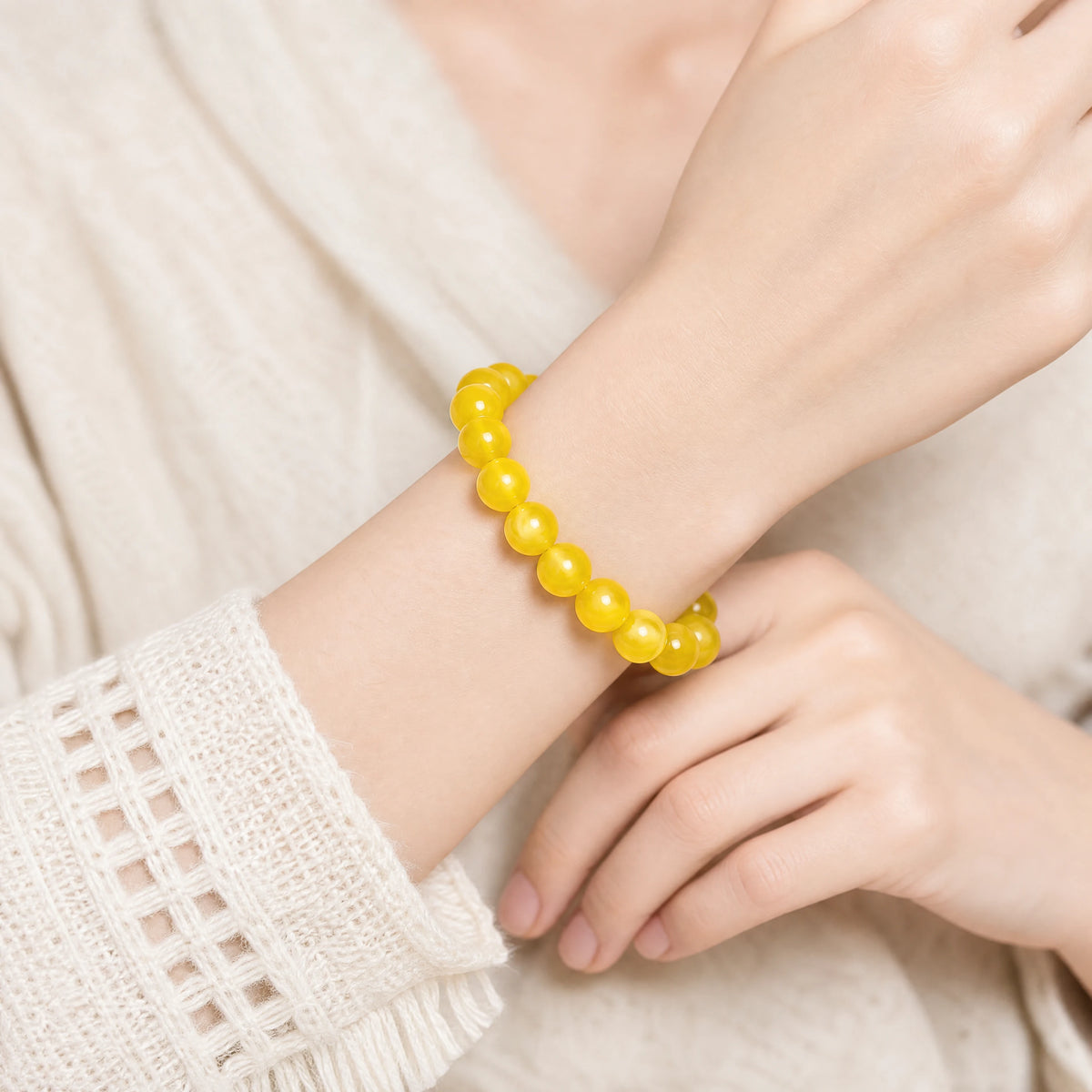 yellow-agate-bracelet-confidence-model-b-outfit-b-fashion-03