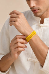 yellow-agate-triple-wrap-bracelet-model-a-outfit-a-fashion-01