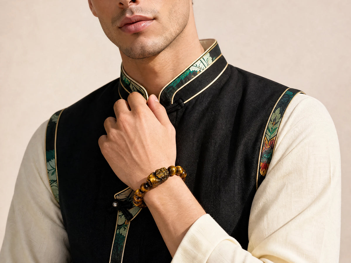 yellow-tiger-eye-pixiu-bracelet-model-a-outfit-a-fashion-03