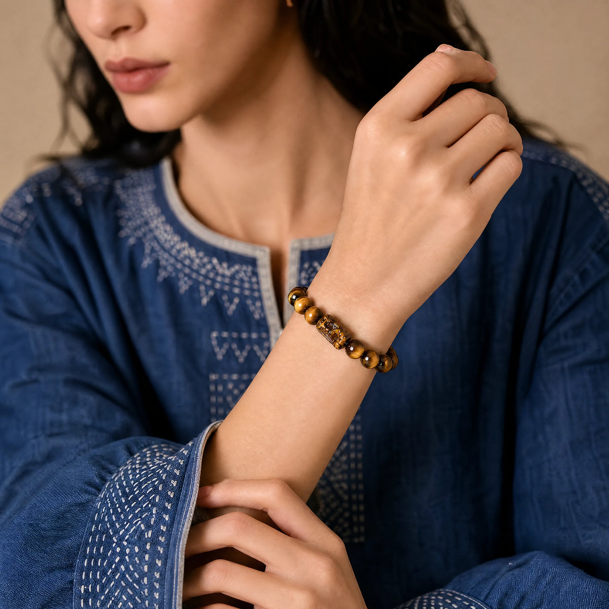 yellow-tiger-eye-pixiu-bracelet-model-b-outfit-b-fashion-03